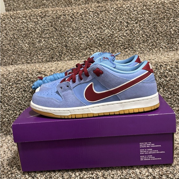 Nike SB Dunk Low Pro ‘Phillies’ like NEW. 8.5 men’s